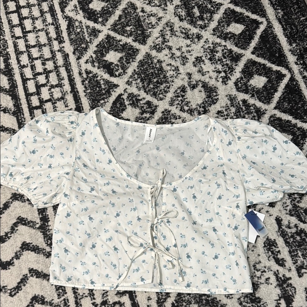 Abound tie front blue rosebuds Floral Puff Sleeve Crop Top